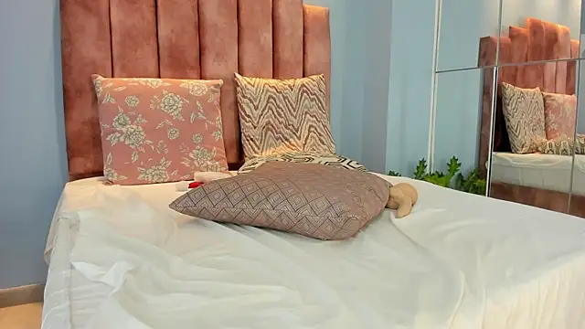 lou_rosse_ live sex cam