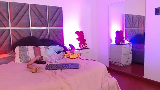 Laura_Dicardy's cam snapshot