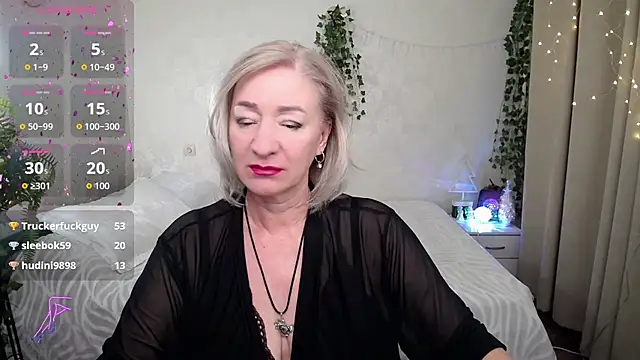 hunters_woman's cam snapshot