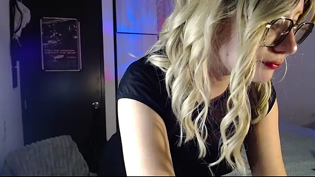 mariana124-'s cam snapshot