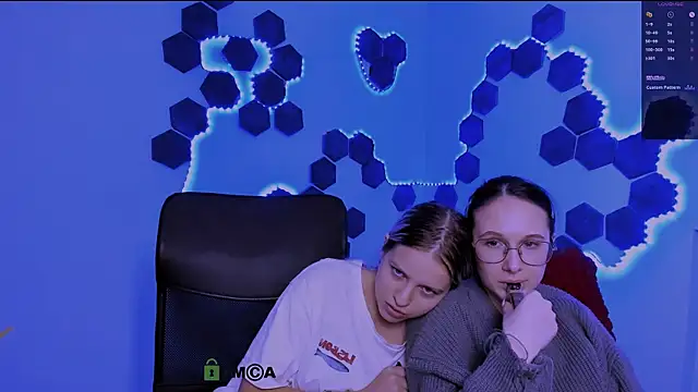 mona_cloud's cam snapshot