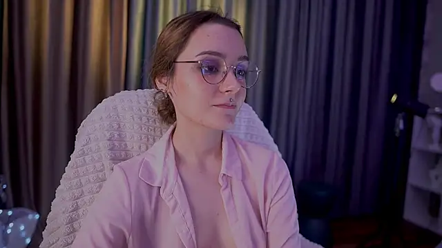 ElizabethMilller_'s cam snapshot