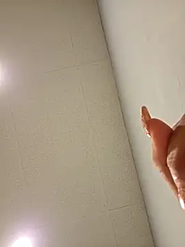 Nikkierosee live sex cam