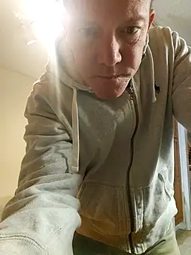 Bigtater1999 live sex cam