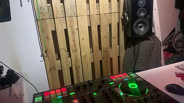 devote_schlampe00's cam snapshot