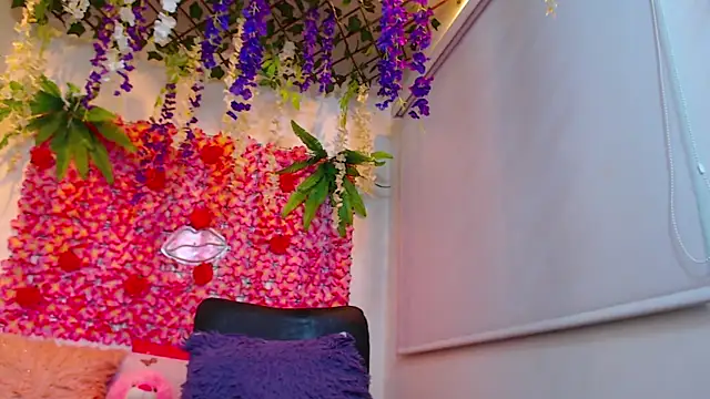 BLONDE_SEXYHOT's cam snapshot