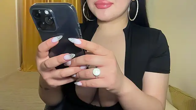 anora_sunny's cam snapshot