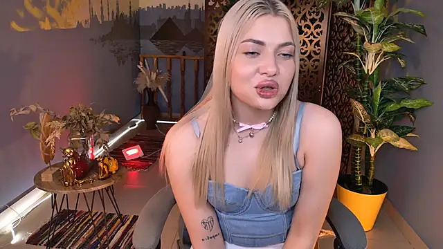 HyileyClark live sex cam