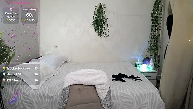 hunters_woman's cam snapshot