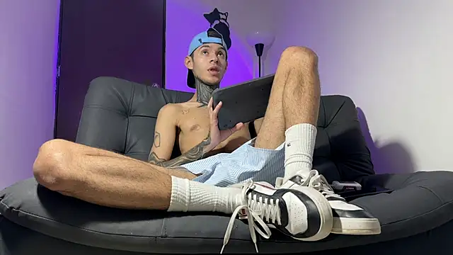 Saturno_v live sex cam