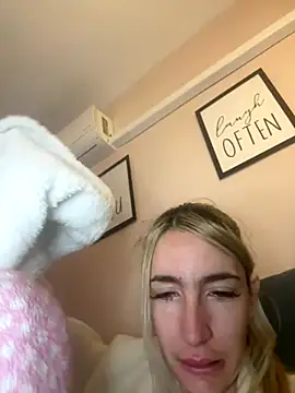 BarbieBlondieGirl's cam snapshot