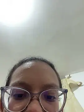 Curly_lily live sex cam