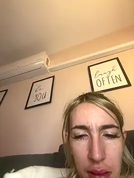 BarbieBlondieGirl's cam snapshot