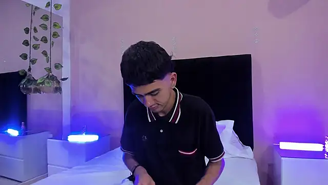 Logan_Wolf_'s cam snapshot