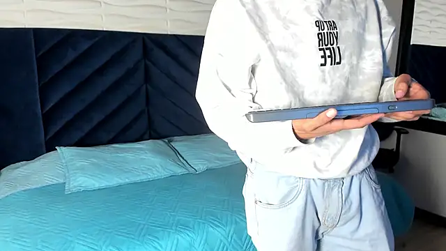 nico_herrera_'s cam snapshot