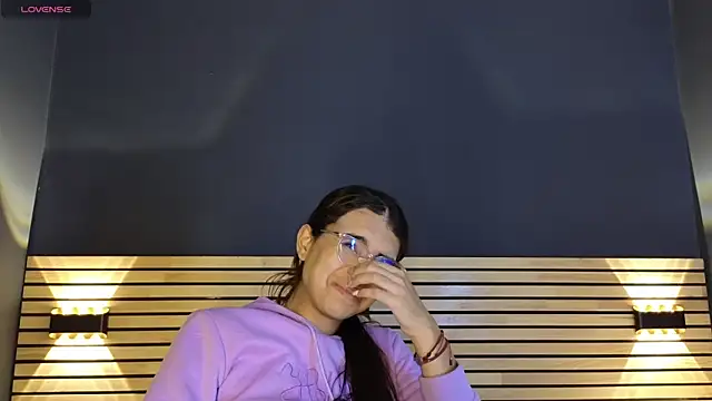 sara_saenz99 live sex cam