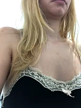 bellastormi_ live sex cam