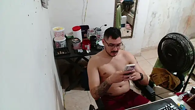 Leonino231 live sex cam