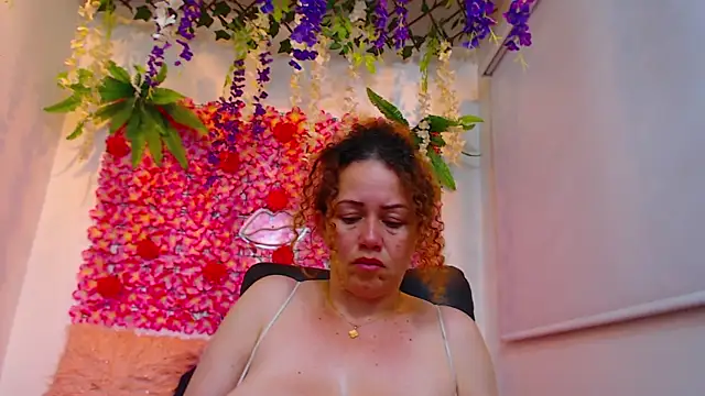 BLONDE_SEXYHOT's cam snapshot