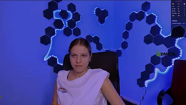 mona_cloud's cam snapshot