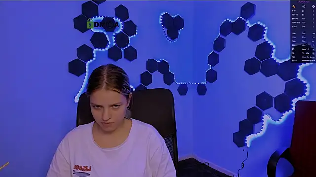 mona_cloud's cam snapshot