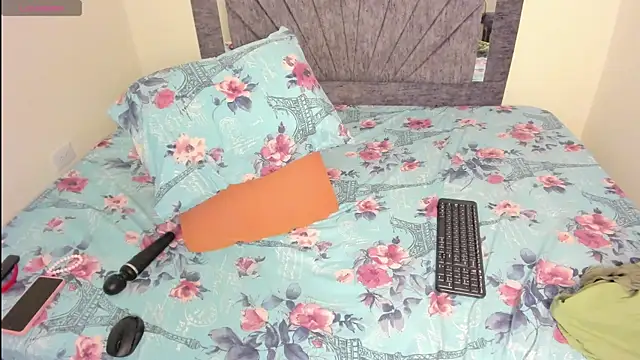 Laurasofia01's cam snapshot