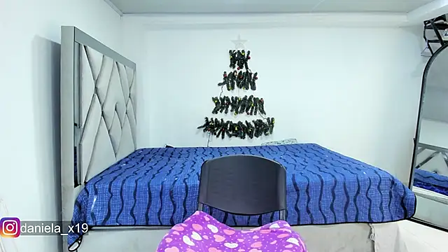 Daniela_x19's cam snapshot