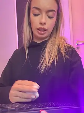 LollyShine's cam snapshot