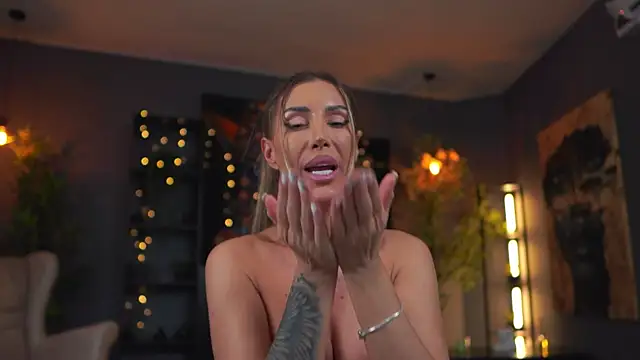 Evelyn_Evyyy live sex cam