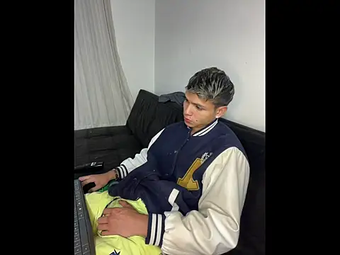 mirallesandbig live sex cam