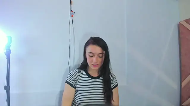 Amy_Kobold3's cam snapshot