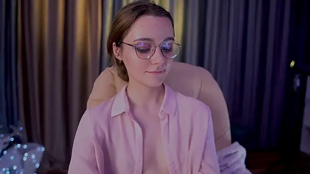 ElizabethMilller_'s cam snapshot