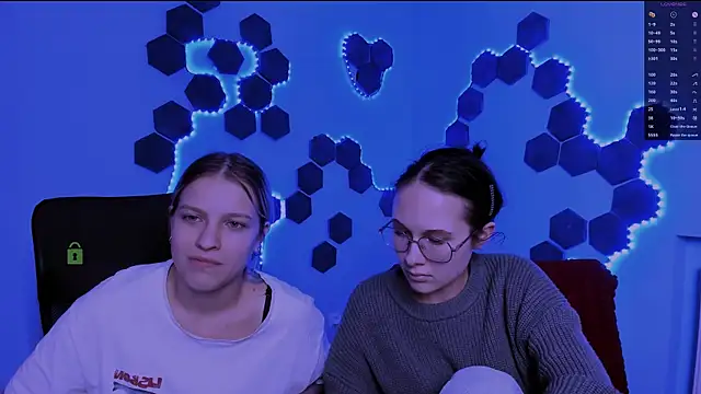 mona_cloud's cam snapshot