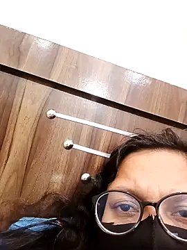 Mahira_sharma01's cam snapshot