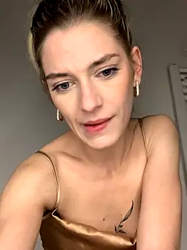 Bellalolahot's cam snapshot