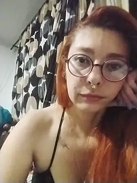 EmilyyRed's cam snapshot