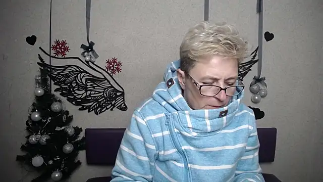 EmiliaGree live sex cam