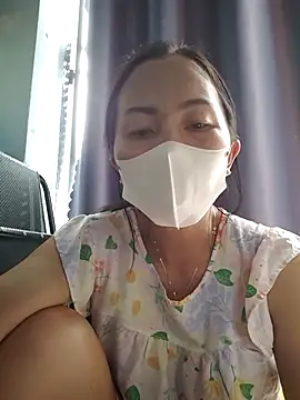 Baby-sexytits18's cam snapshot