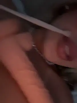 saliha_pinky_'s cam snapshot