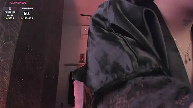 LunaBaker-1's cam snapshot