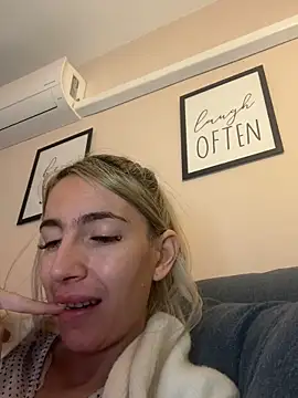 BarbieBlondieGirl's cam snapshot