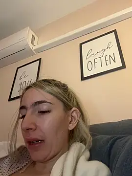 BarbieBlondieGirl's cam snapshot