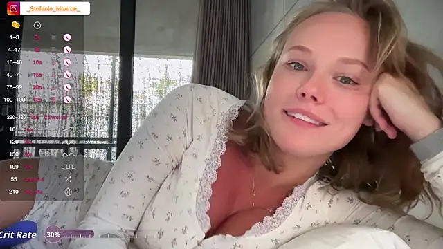 _Stefanie_Collins_'s cam snapshot