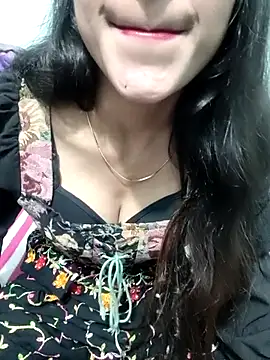 Yours-Zeenat's cam snapshot