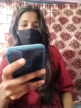 Surbhi-dixit's cam snapshot