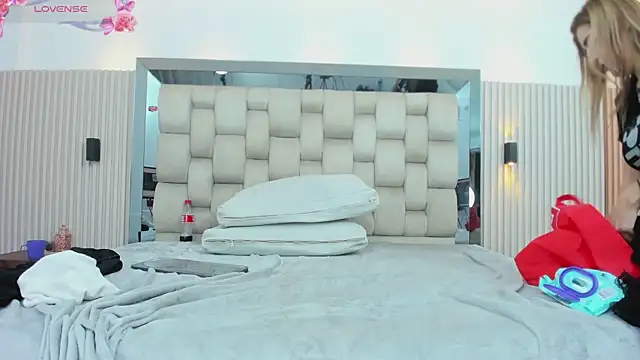 adela_chase's cam snapshot