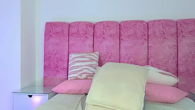 emmacurvy's cam snapshot