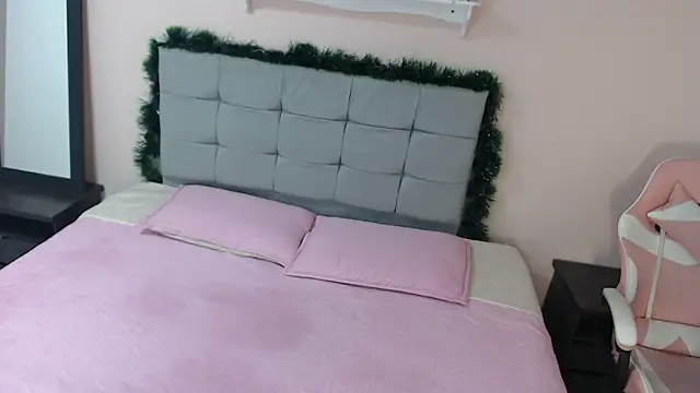 Abby_Hiiltoon's cam snapshot