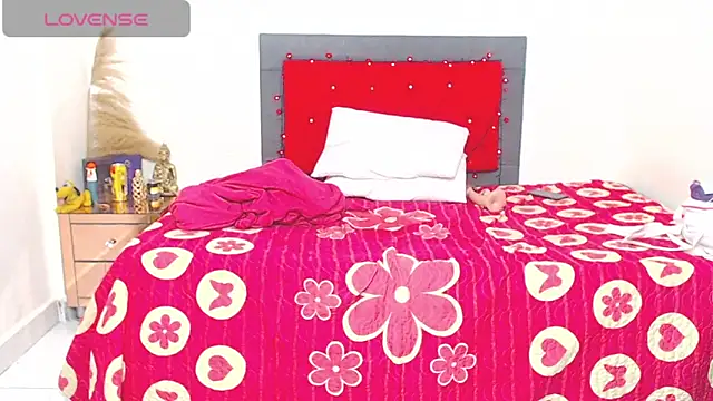 miawhithee's cam snapshot