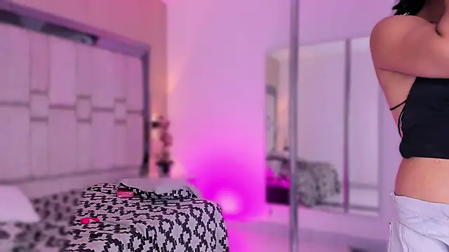 SnakeMuse's cam snapshot